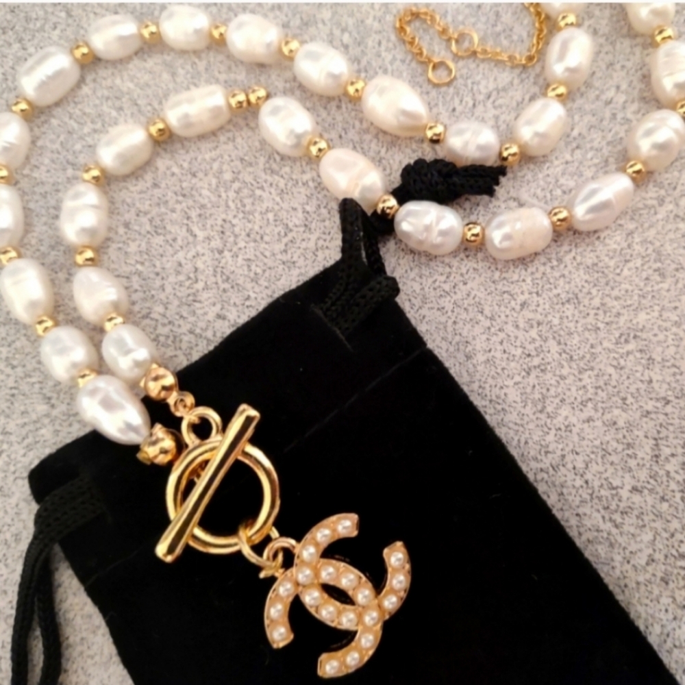 Pearl Chanel pendant necklace... brand new